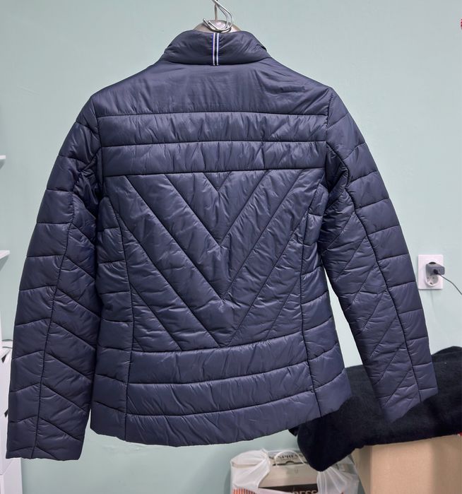 Tommy Hilfiger дамско олекотено зимнояке, размер М