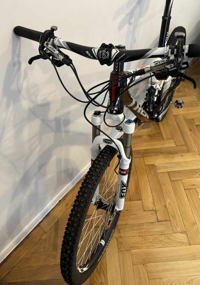 Bicicleta full suspension carbon Trek Top Fuel 9.9 SSL