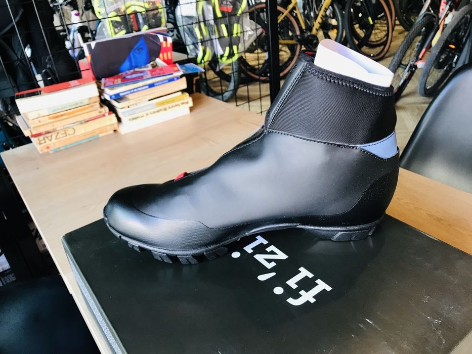 Papuci ciclism Fizik X5 Artica