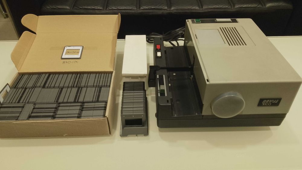 Diaproiector/Proiector diapozitive automat REVUE 3100 + CADOU