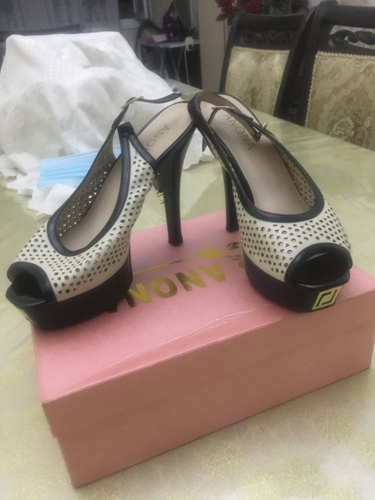 Срочно продам босоножки. Р-р 39