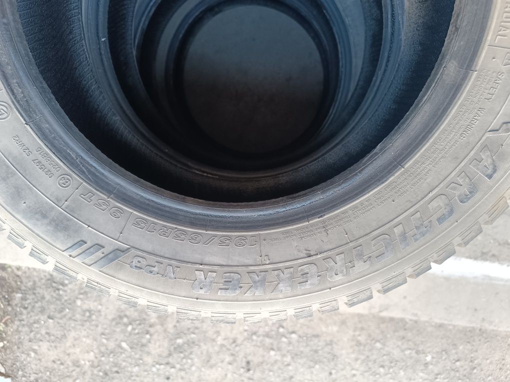 Продам зимнюю резину Maxxis 195-65 R15