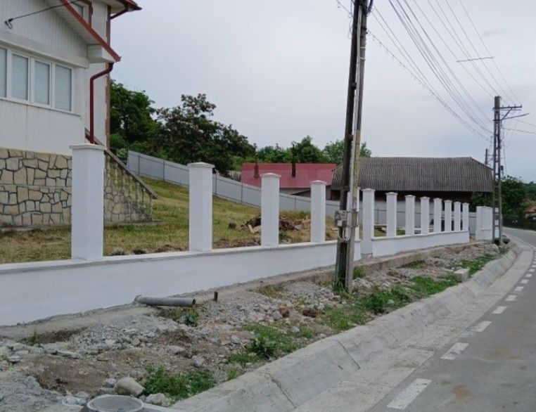 Vând garduri și porți la comanda clientului