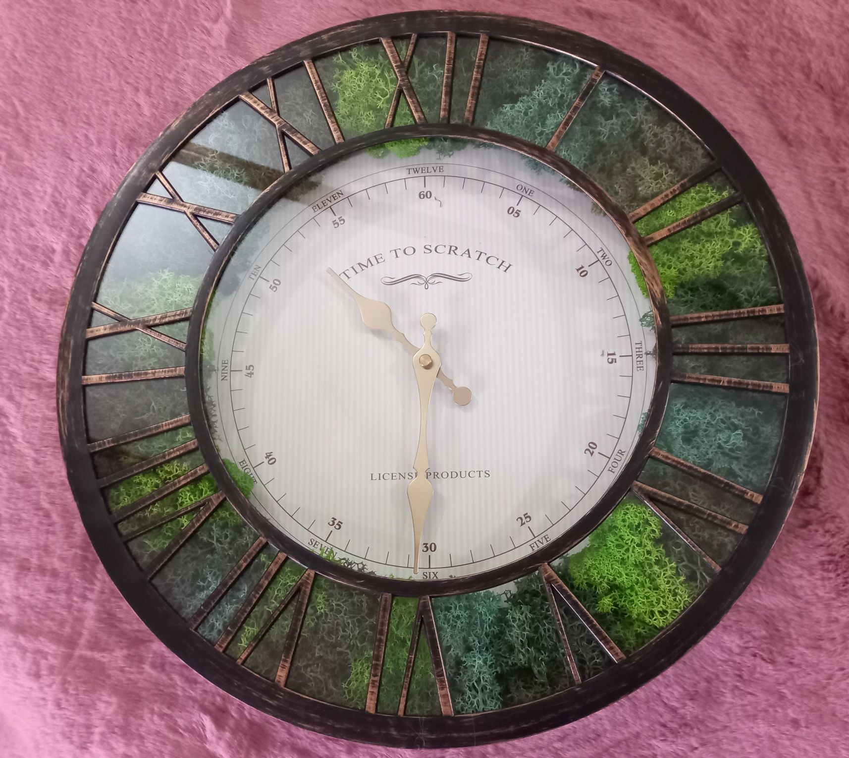Часовник декориран със Скандинавски мъх