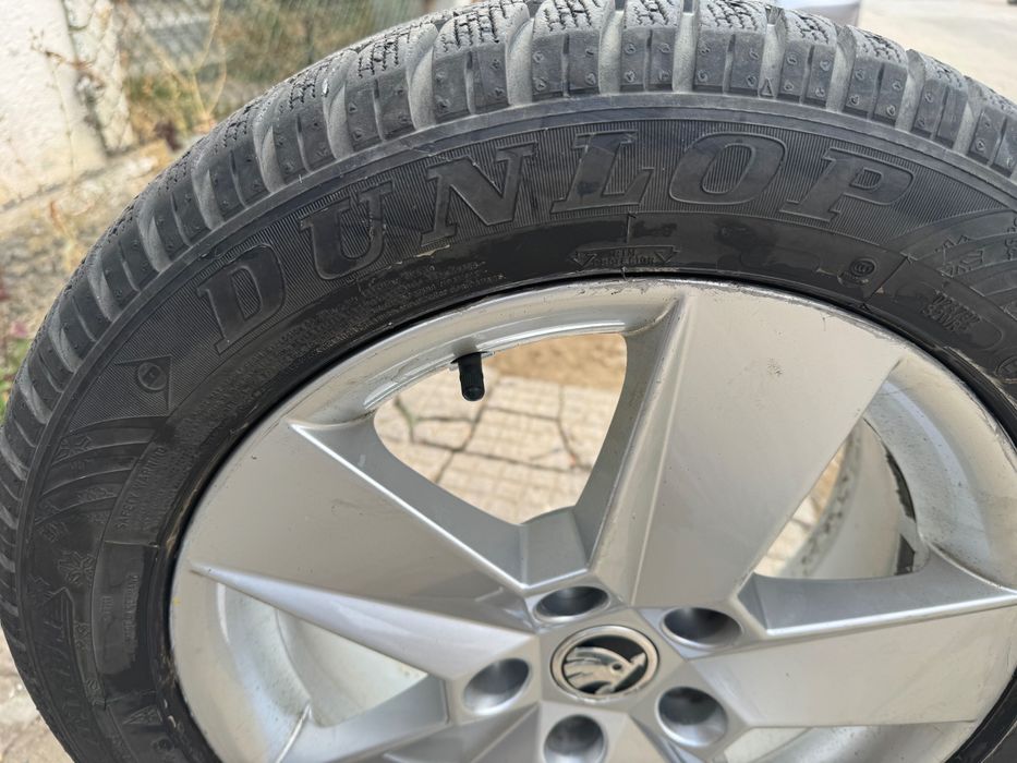 Оригинални 16 цола джанти Skoda 205/55/16 с гуми Dunlop