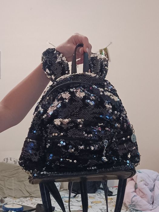 Рюкзаки чёрный и розовый