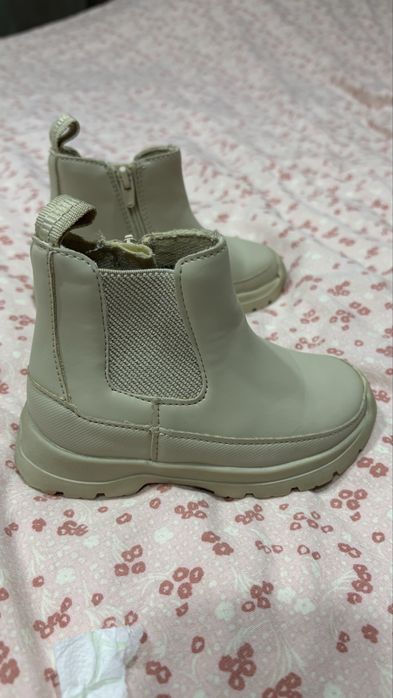 Zara боти в бежов цвят за момиче 22 номер