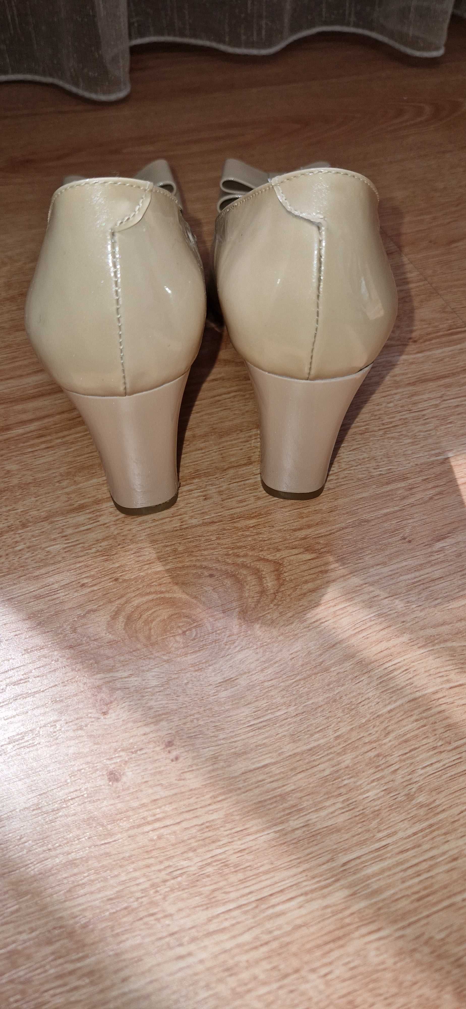Pantofi noi, eleganti, din piele naturala lacuita, marimea 37