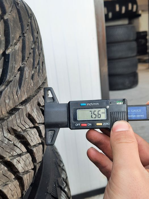 2 Броя 215/65/17 Michelin 7,5mm 2023DOT