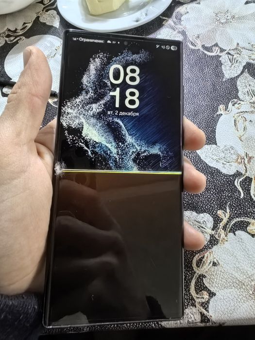 Samsung S22 Ultra  12/256 Gb,  ekran ketgan