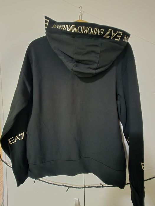 Спортен екип с качулка EA7