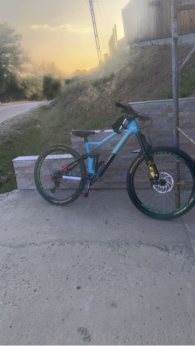 Cube stereo race 140