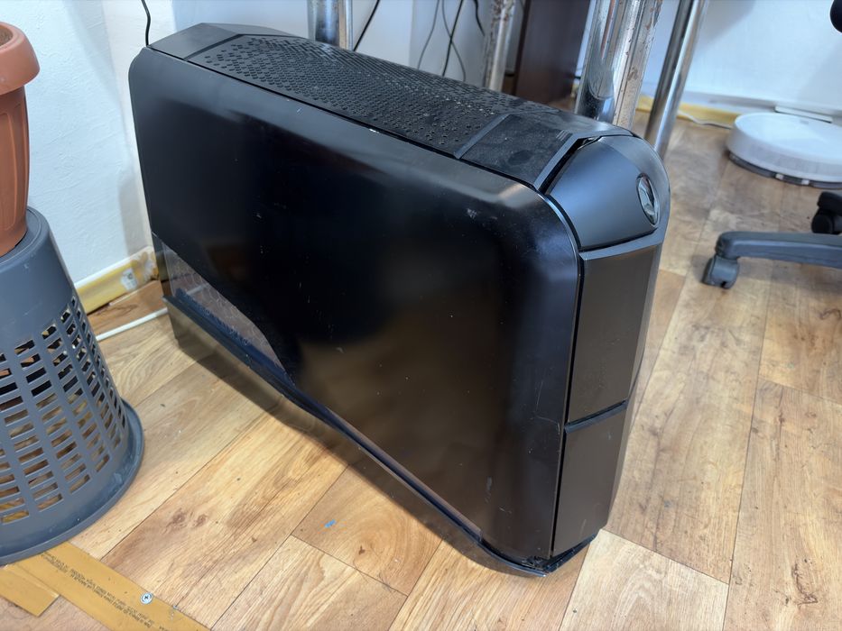 PC alienware aurora R3 + Monitor 49 inch curbat si birou cu scaun