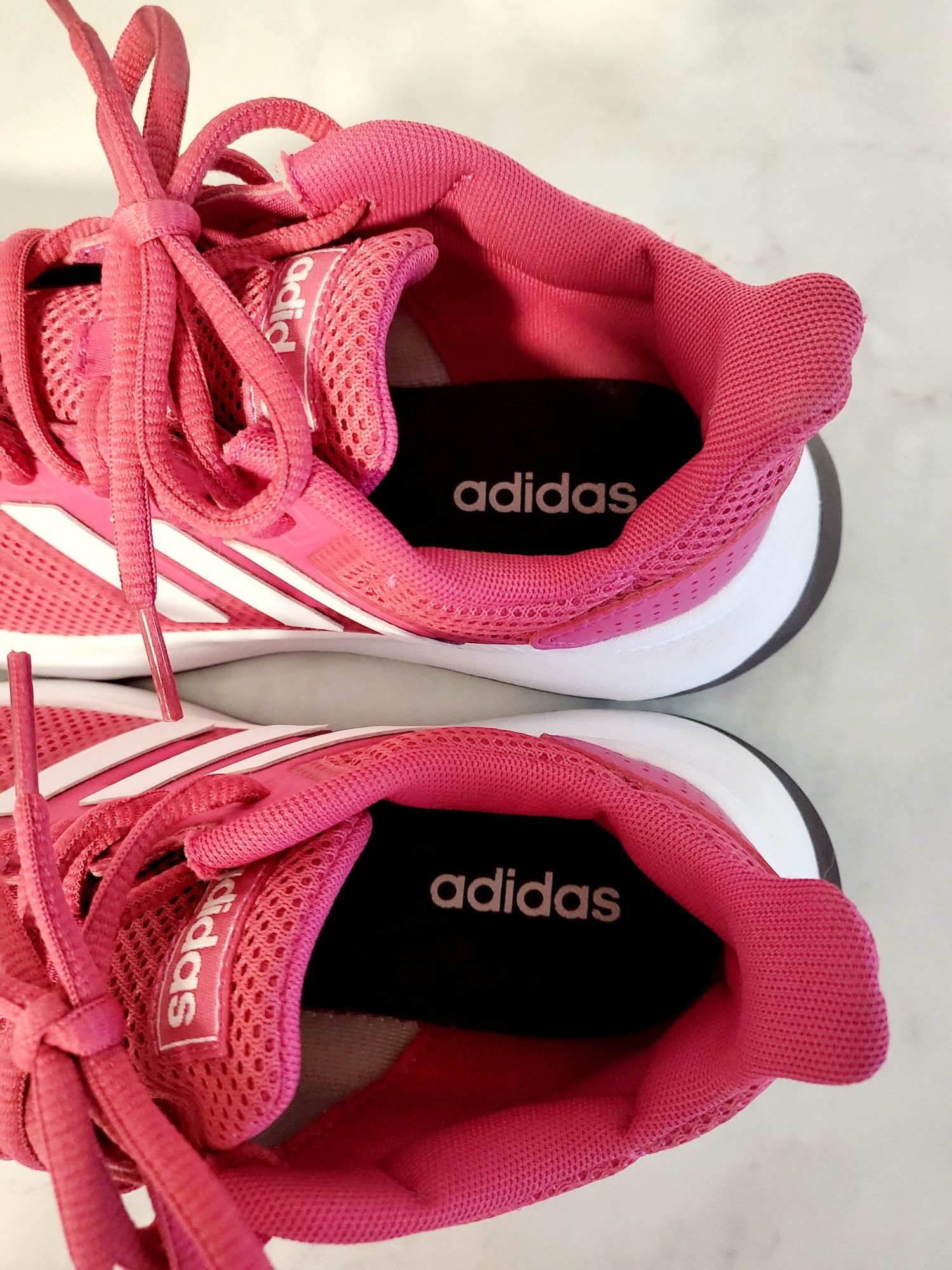 Цикламени маратонки "Adidas"