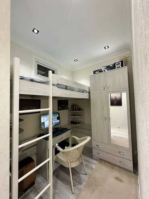 Срочно ПРОДАМ 3х комн 1 этаж метро Бадамзар, ЗооПарк.8*