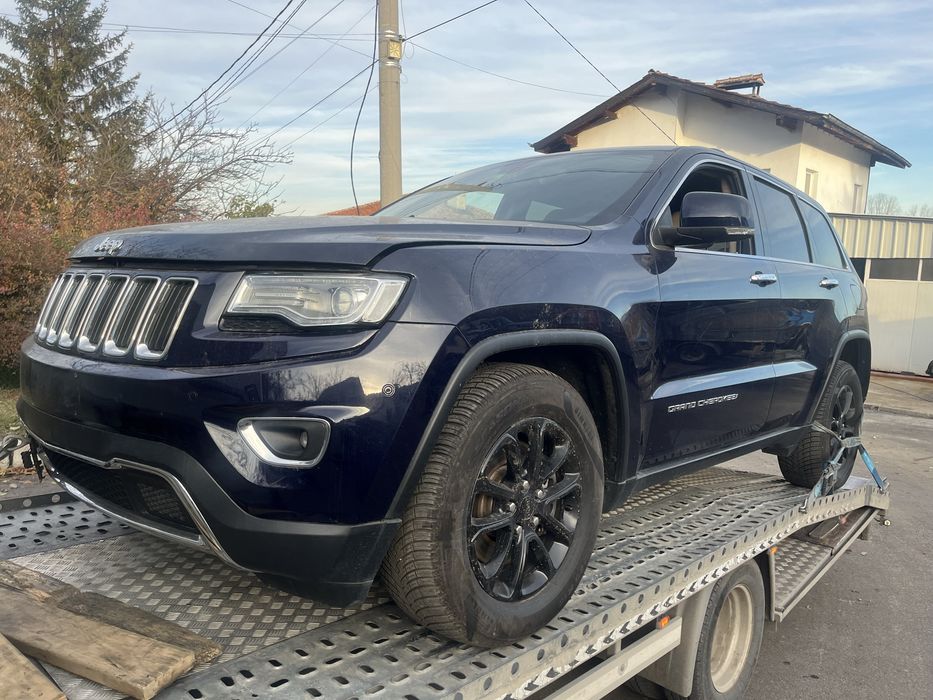 Продавам jeep wk2 на части