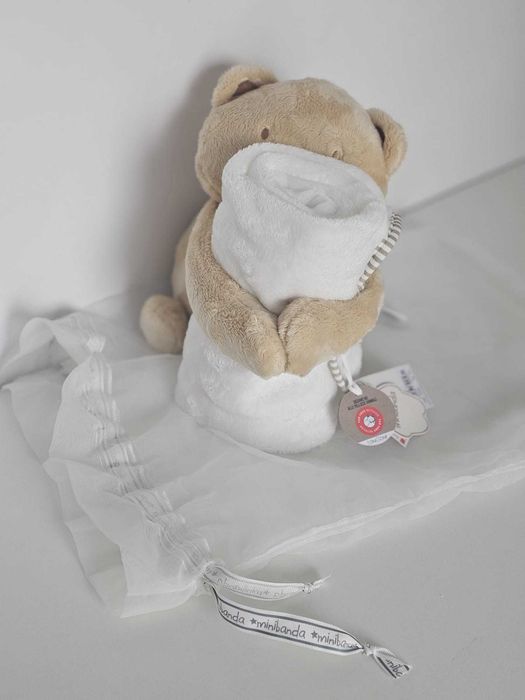 Ursuleț de pluș cu păturică – cadoul perfect pentru cei dragi