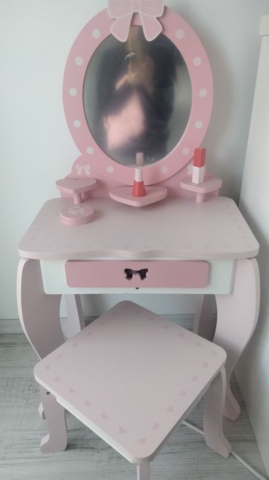 Vând măsuță machiaj fetițe