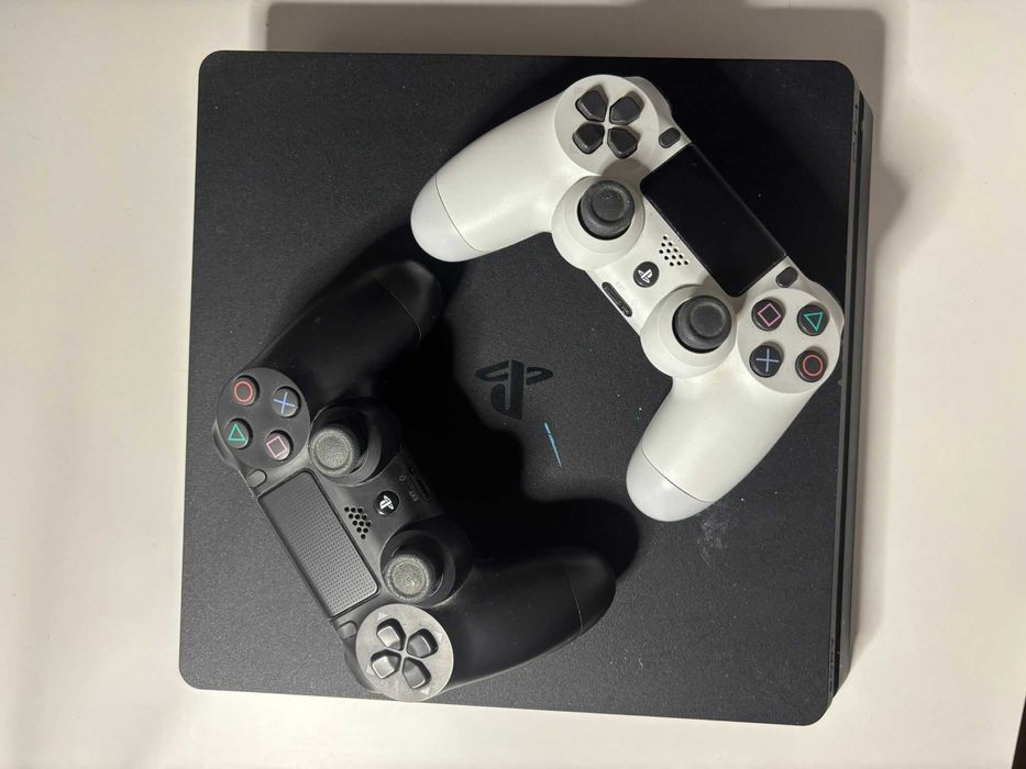 PlayStation 4 Slim 1TB - Black + 3 Jocuri