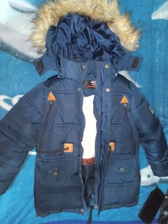 Продам срочно куртка детская на мальчика размер на 3-4 годика