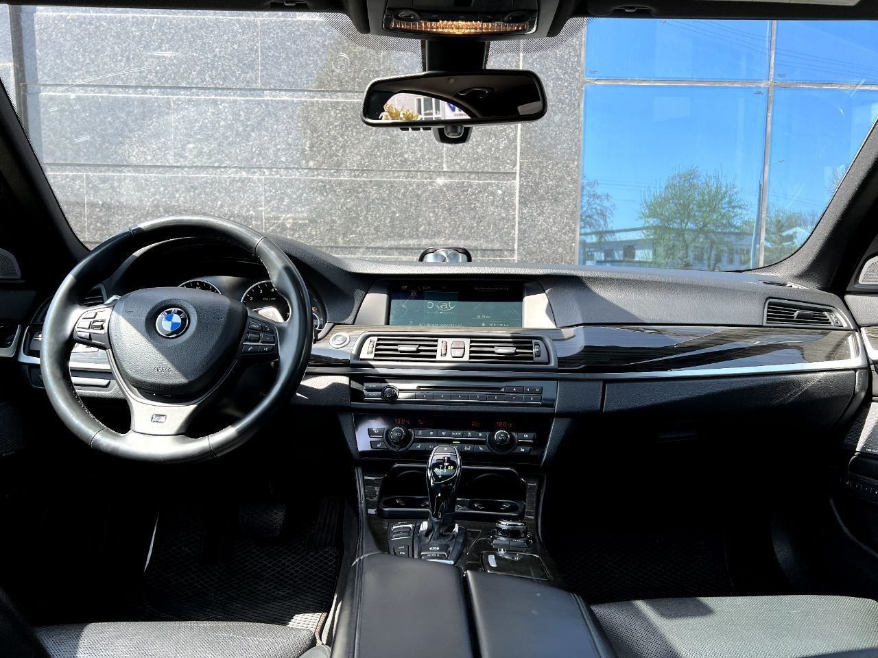 Продаю BMW 2014 года 4.4 twin turbo