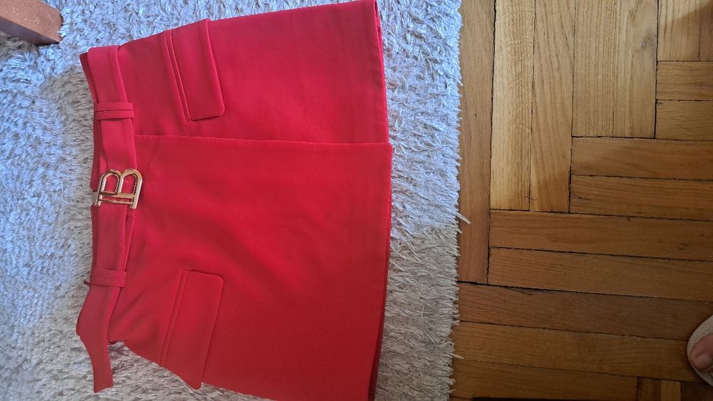 Червена пола 60.00 лв