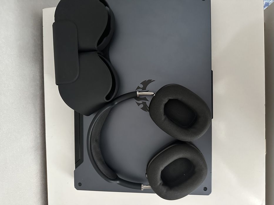 Airpods Max space gray