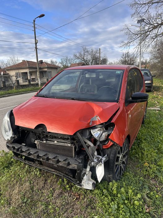Volkswagen UP - цяла или на части
