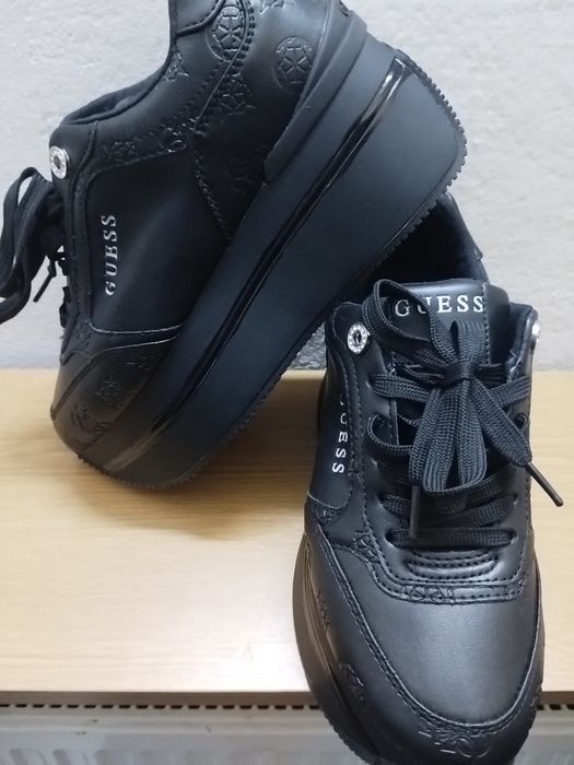 Încălțăminte de firma Guess piele naturala