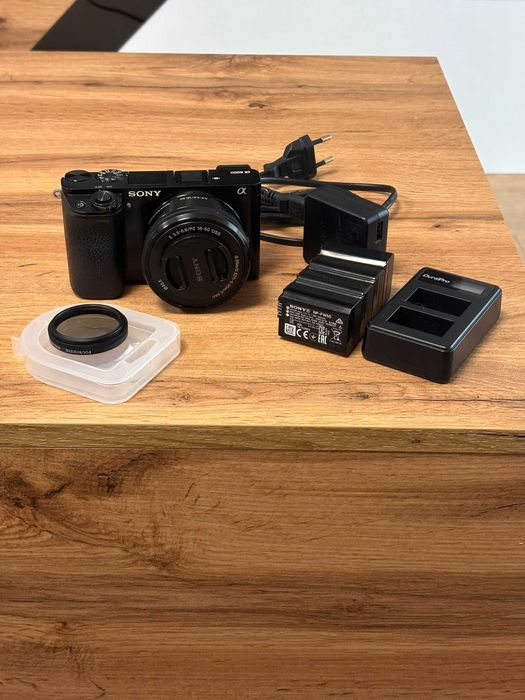 Sony A6000 с обектив 16–50mm + комплект аксесоари