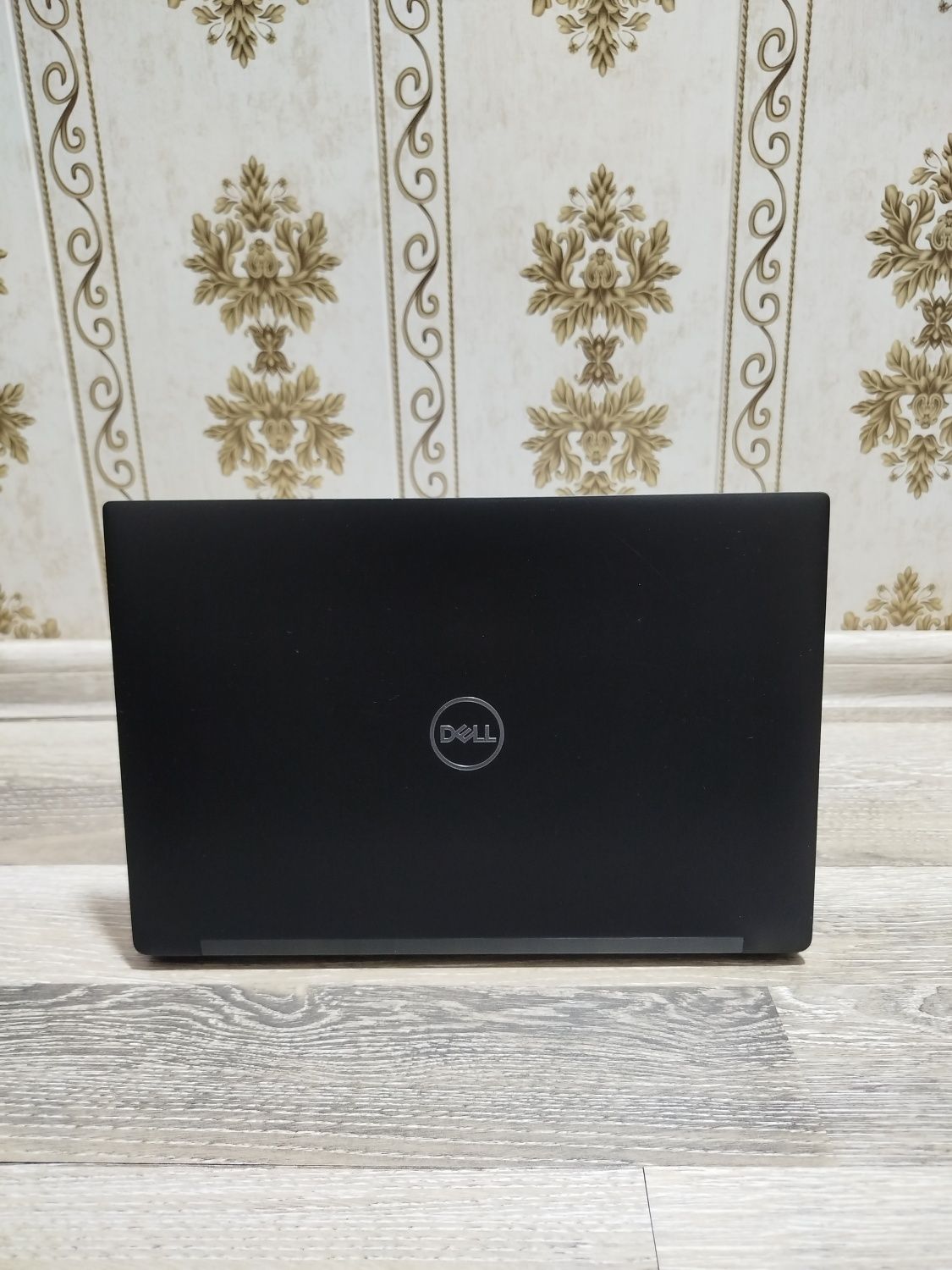 Dell. Intel core i7-8650U 8/256gb IT ofis ishlari va o'qish uchun ajoy