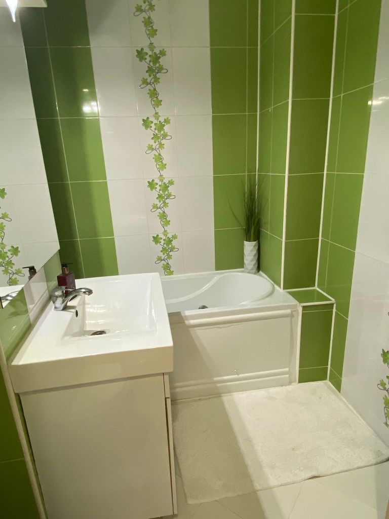 Proprietar,vând apartament.cu 3 camere tip D etaj2/4 Ștefan cel Mare