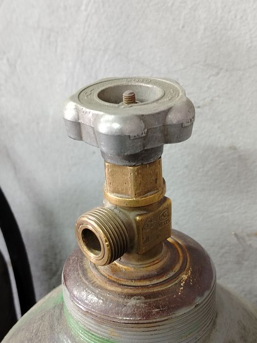 Gaz balon uglekislorod 2ta + Argon kotta 1ta+argon kichik 1ta sotiladi