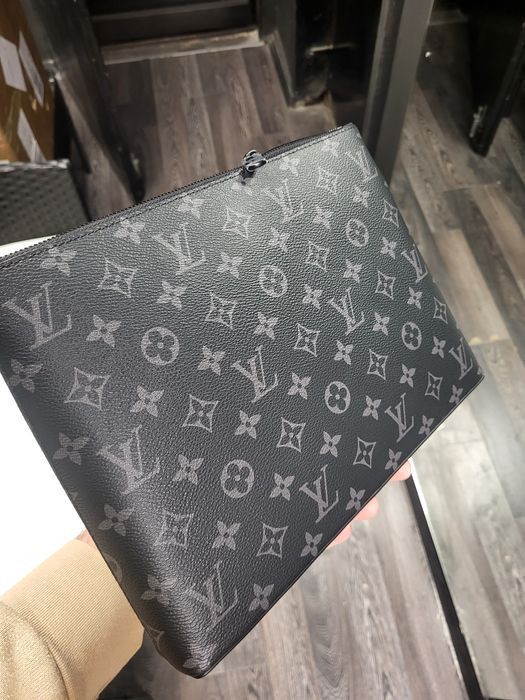 Чанта Louis Vuitton Takeoff Pouch
