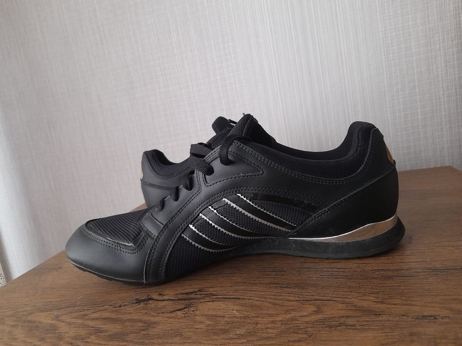 Adidas маратонки 43 номер.