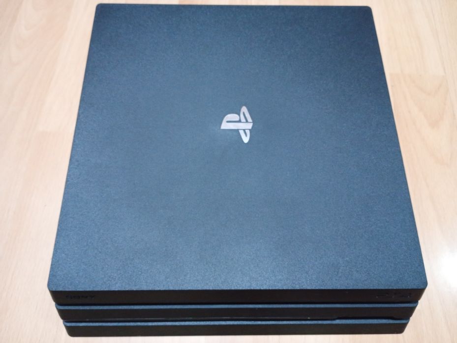 Продава се PlayStation 4 Pro 1TB