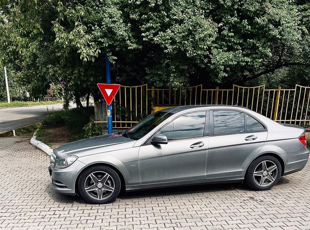 Mercedes c class w204 facelift an 2012 km