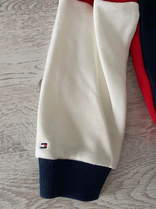 Pulover nou copii Tommy Hilfiger. NOU, cu eticheta. 7 ani 122 cm