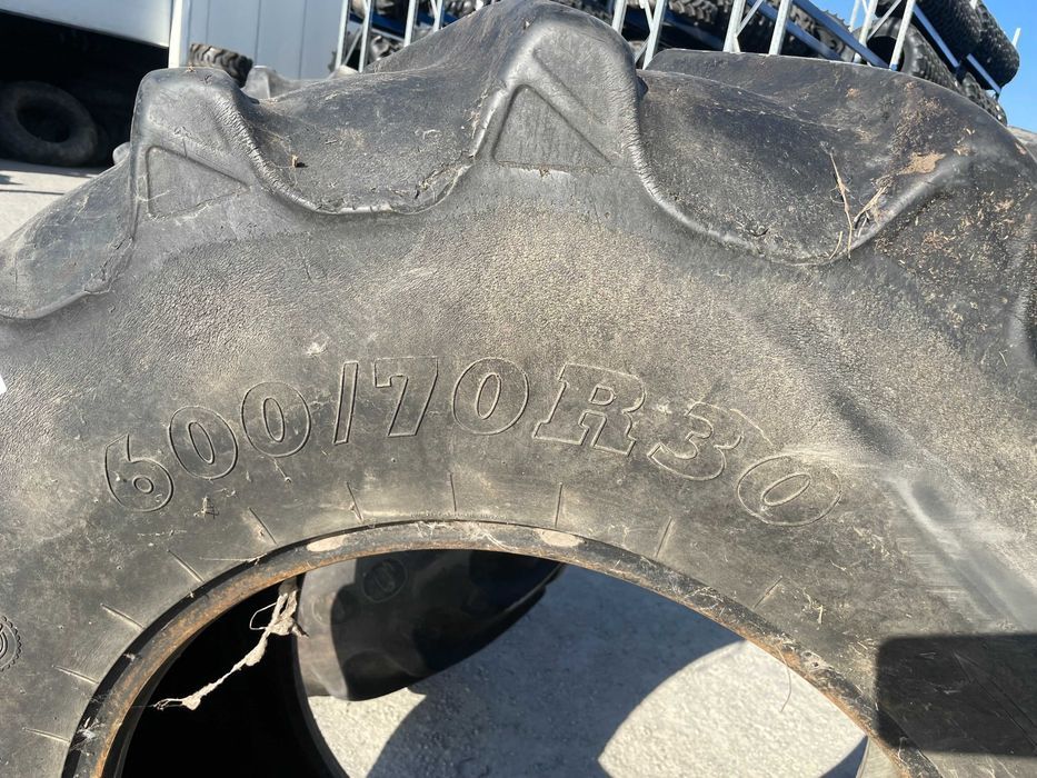 CAUCIUCURI john deere 600/70r30 anvelopa second hand cu TVA