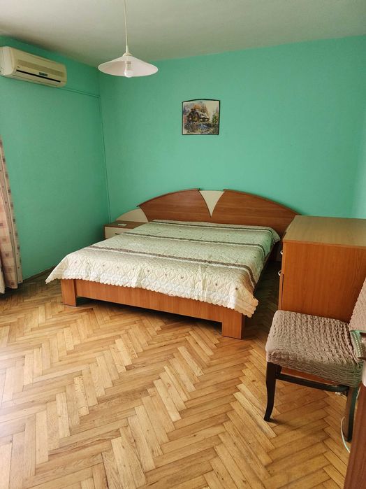 Двустаен апартамент до Спортна зала