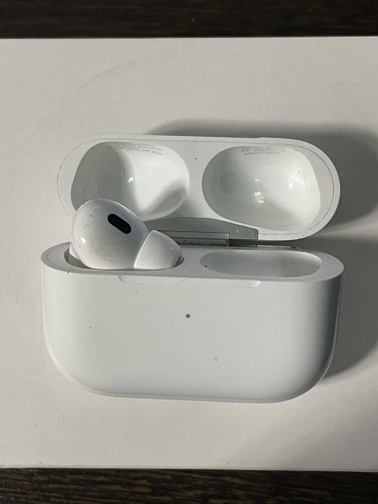 AirPods pro-2 потерян правое ухо