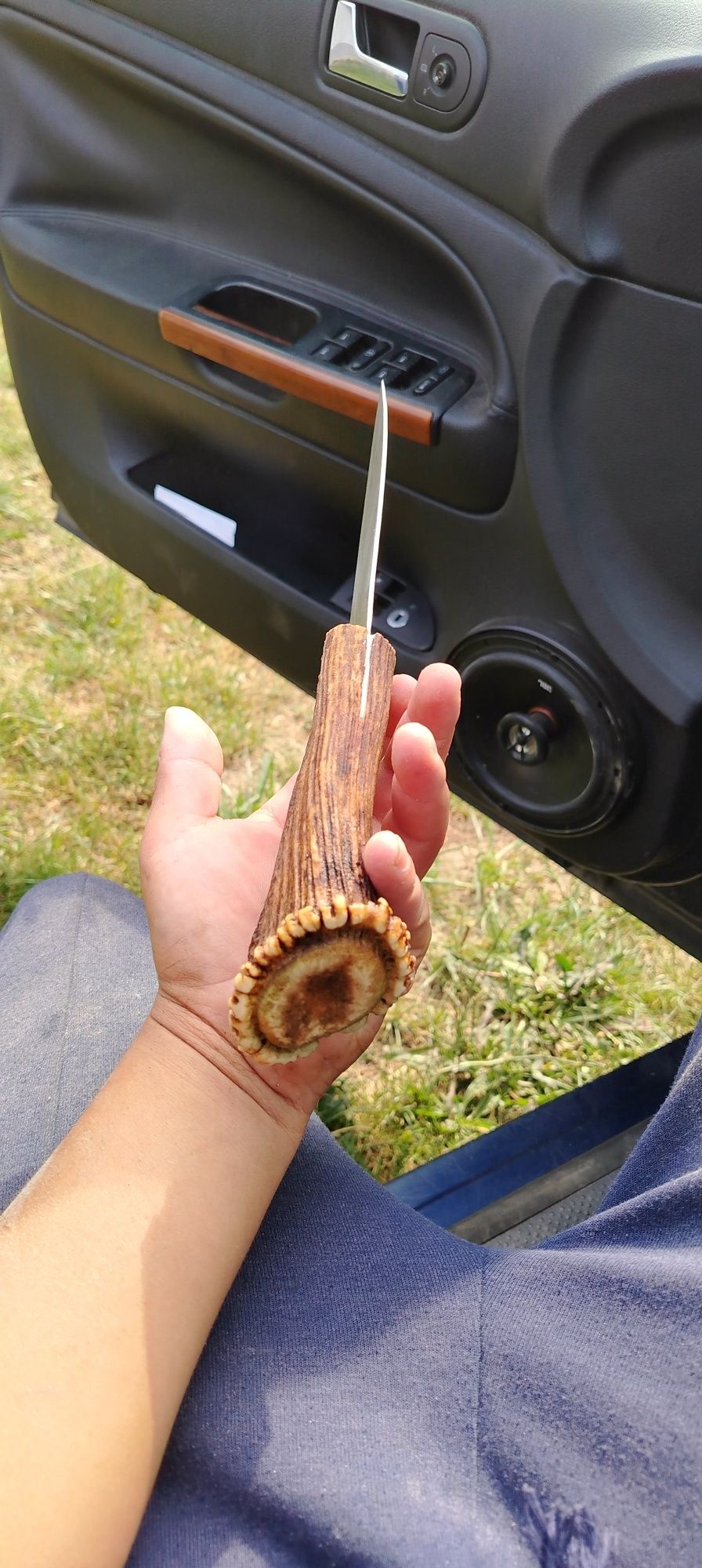 Cuțit mâner corn de cerb făcut manual