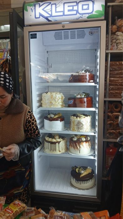 Витрина холодильник сотилади