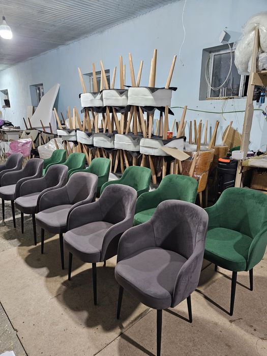 Стулья мягкие, кухонные.