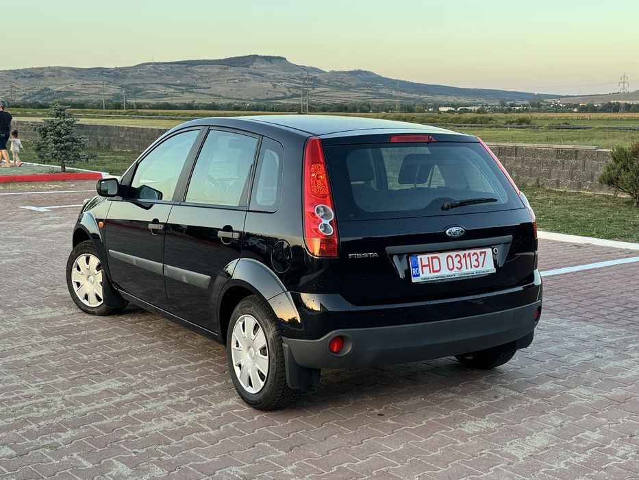 Vând Ford Fiesta Motor 1.3 Benzină 69 CP E4 132000 Km Import Germania