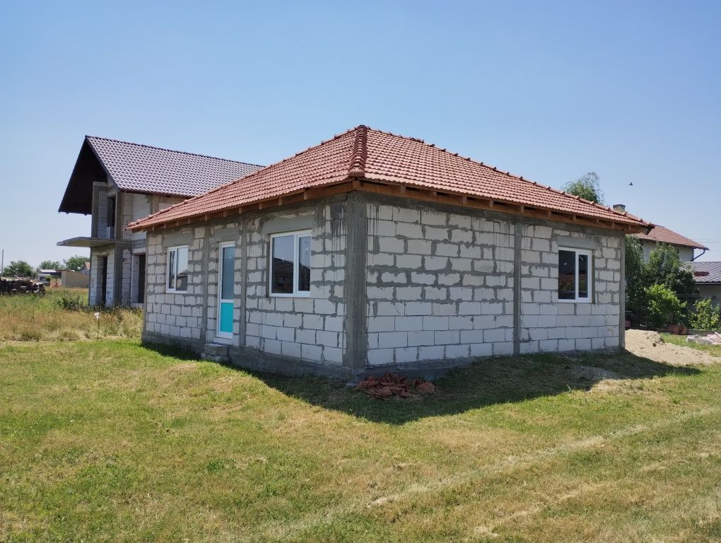 Casa nouă de vinzare