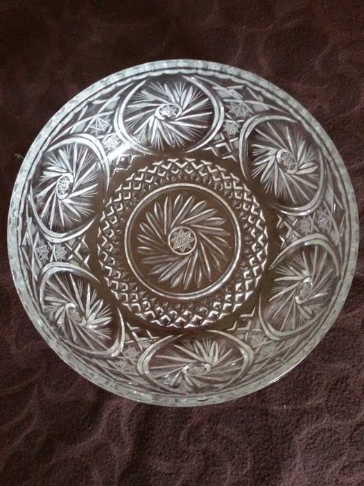 Кристална купа с красиви орнаменти