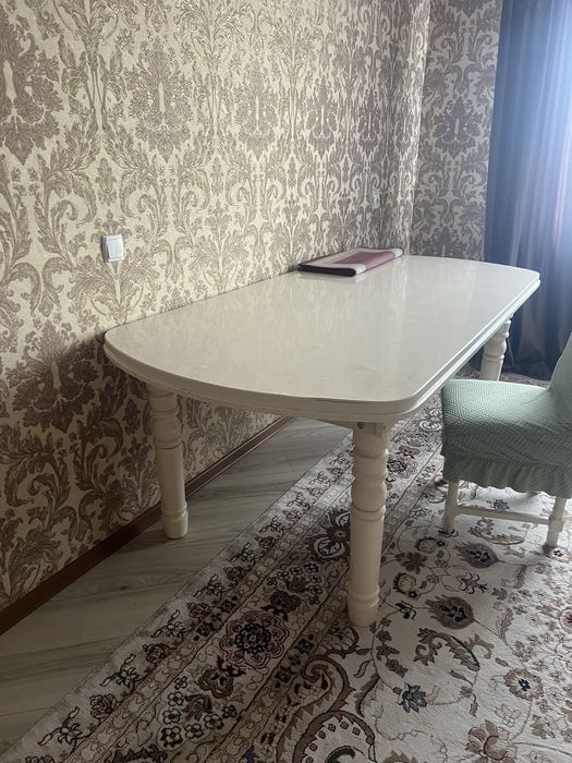 Стол для гостей