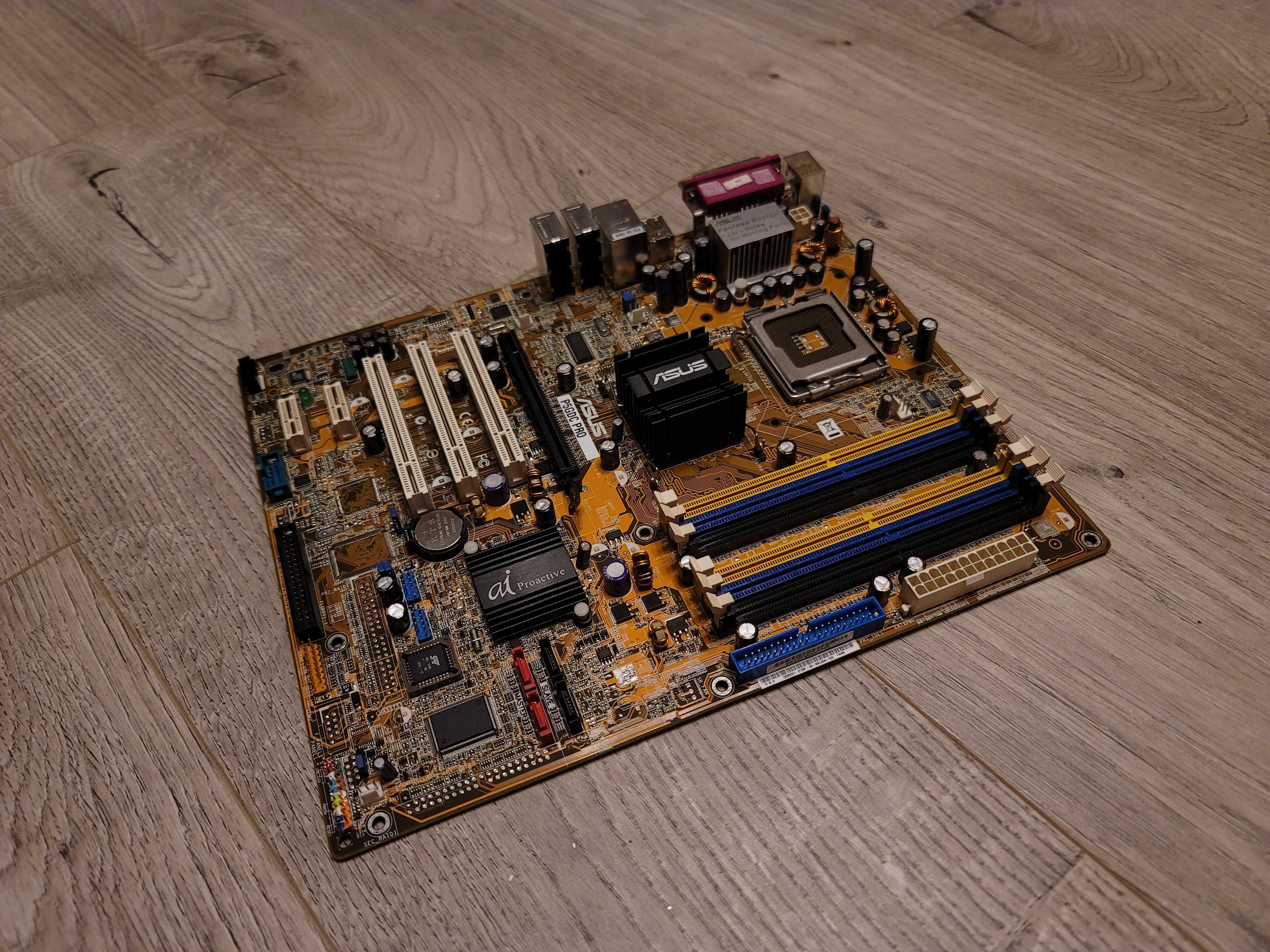 Placa de baza ASUS P5GDC PRO , socket 775 , DDR1 si DDR2 de colectie.