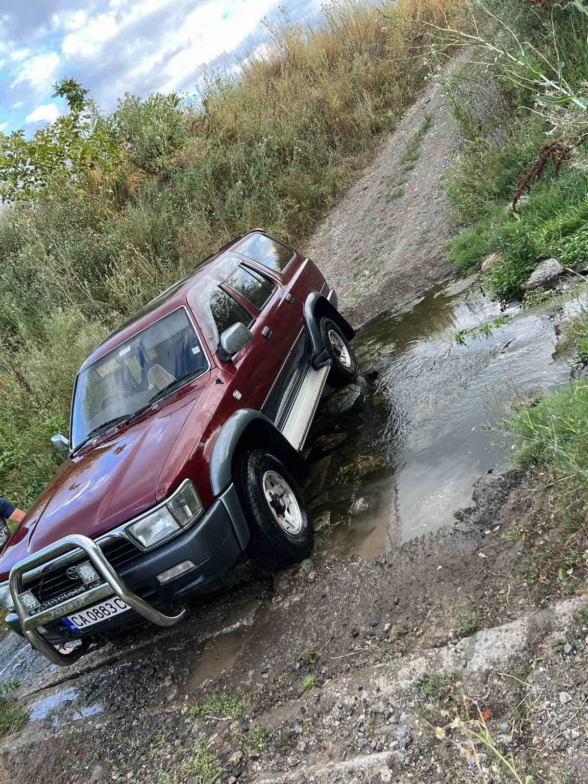 Джип  Toyota Hilux